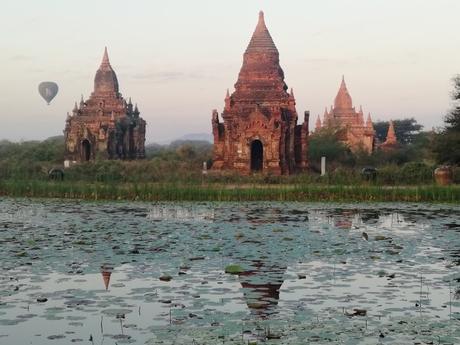 Bagan : palace et montgolfières