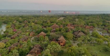 Bagan : palace et montgolfières Bagan : palace et montgolfières