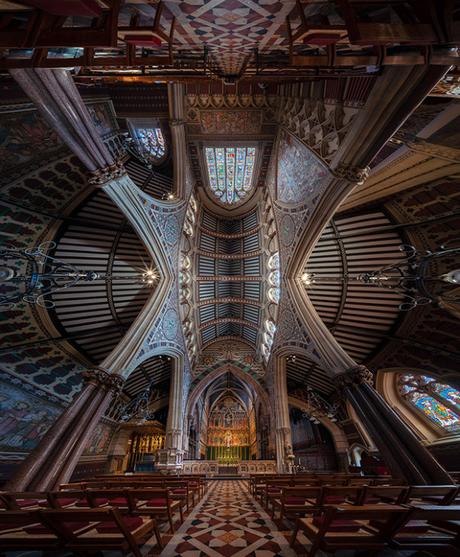 [PHOTOGRAPHIE] : La symétrie des églises captée en panoramique par Peter Li