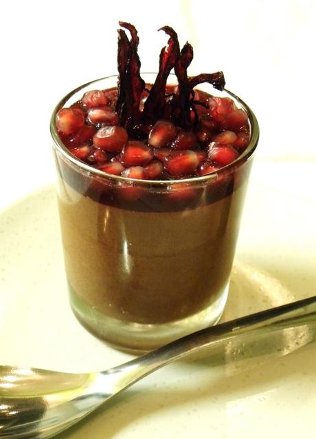 mousse au chocolat ,sirop à la grenade