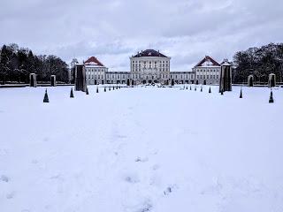 Schloß Nymphenburg  war eingeschneit / Nymphenburg under the snow
