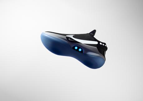 Nike Basketball dévoile sa première paire auto-laçante : la Nike ADAPT BB Nike Basketball dévoile sa première paire auto-laçante : la Nike ADAPT BB