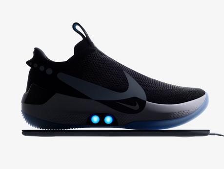 Nike Basketball dévoile sa première paire auto-laçante : la Nike ADAPT BB