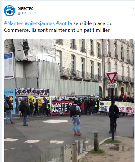 #Nantes #antifa en cortège de tête chez les #giletsjaunes ? JOIE.