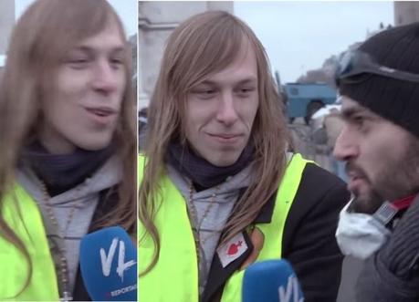 A #LFI, le #confusionnisme est total, sous prétexte de #GiletsJaunes. Ici, l’épisode royaliste #AF A #LFI, le #confusionnisme est total, sous prétexte de #GiletsJaunes. Ici, l’épisode royaliste #AF