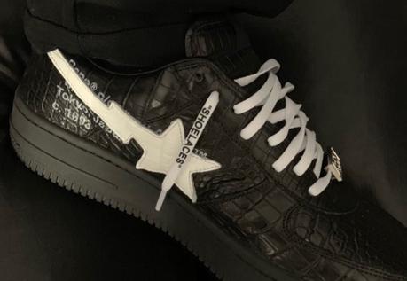 Virgil Abloh aperçu avec des Off White Bapesta pendant le défile Louis Vuitton off white bapesta