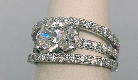 Quel est le prix d'une bague de fiançailles? grosse bague diamant pour fiancailles a plus de 5000 euros et moins de 10 000 euros