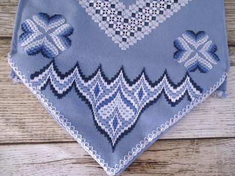 Bargello et hardanger : pochette montée