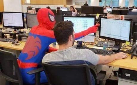 Un banquier démissionne et se déguise en Spider-Man pour son dernier jour