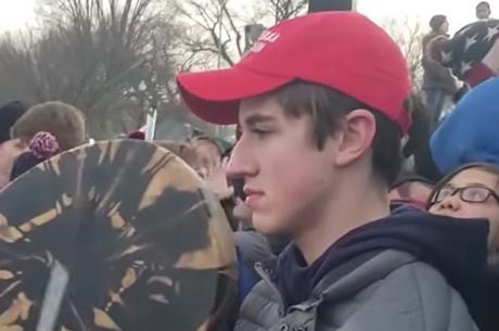 S'en Tirer d'un Non-Événement Devenu Viral en Amérique