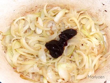 Ajoutez le sirop de Liège aux oignons.