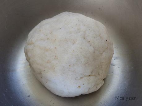 Confection d'une boule de pâte.