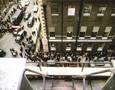 4 Beatles Sur un Toit Brûlant