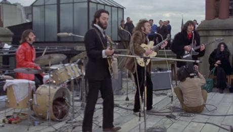 4 Beatles Sur un Toit Brûlant