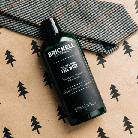 Le guide du débutant absolu d’une routine de soins de la peau de base pour hommes Le guide du débutant absolu d’une routine de soins de la peau de base pour hommes