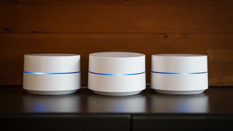 Si vous êtes à la recherche d'un excellent routeur Wi-Fi Mesh, le Google Wi-Fi est à considérer