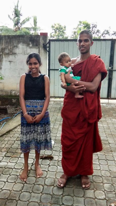 Une journée de petits bonheurs au temple de Embilipitiya