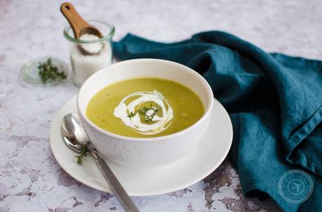 Velouté de courgettes au thym et à l’ail