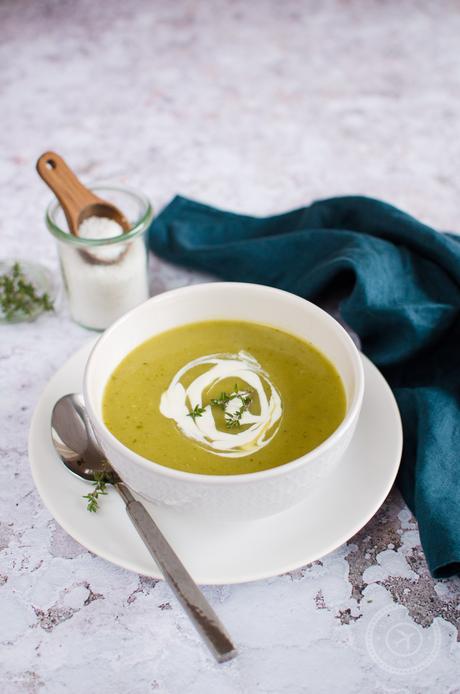 Velouté de courgettes au thym et à l’ail