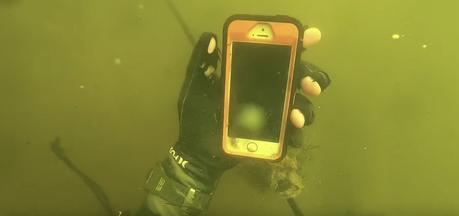 Un plongeur a trouvé 7 iPhone, 5 Apple Watch & 6 GoPro dans une rivière Un plongeur a trouvé 7 iPhone, 5 Apple Watch & 6 GoPro dans une rivière