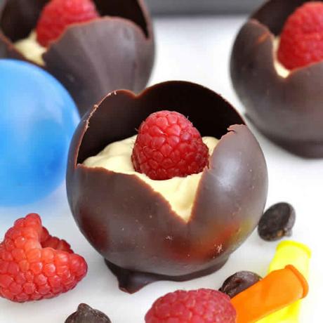 Oeufs au chocolat fourrés à la crème