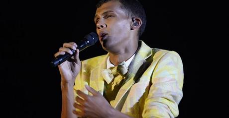 Les Victoires de la musique et ses looks originaux Stromae, les couleurs et les nœud papillon, une histoire d'amour !