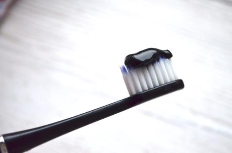 Avis sur le dentifrice au charbon (P.S) de Primark