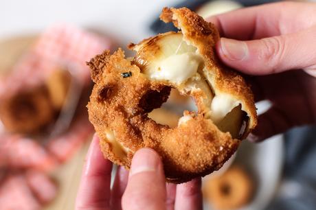 Onion rings à la mozzarella et mozza sticks Onion rings à la mozzarella et mozza sticks