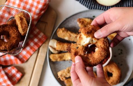 Onion rings à la mozzarella et mozza sticks Onion rings à la mozzarella et mozza sticks
