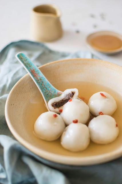 Wu long cha tang yuan 烏龍茶湯圆 Wu long cha tang yuan 烏龍茶湯圆