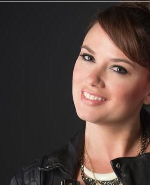 Cover Reveal : Découvrez la couverture et le résumé de The Cursed , la nouvelle saga VO de Rebecca Donovan Donovan Shot 2