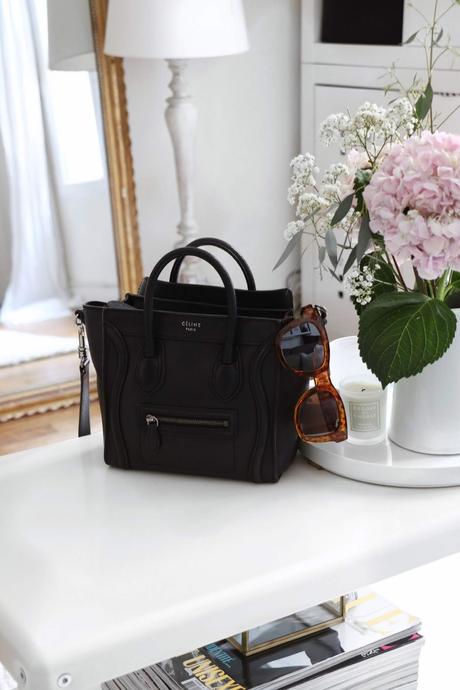 WHAT'S IN MY BAG WHAT'S IN MY BAG