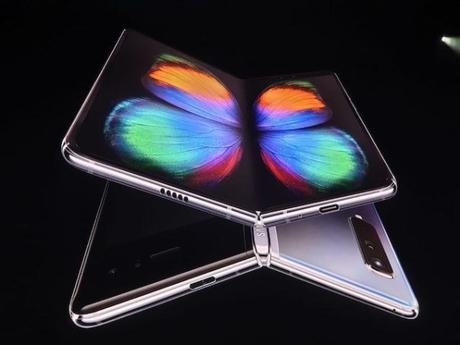 Samsung dévoile son smartphone pliable : le Galaxy Fold ! Samsung dévoile son smartphone pliable : le Galaxy Fold !