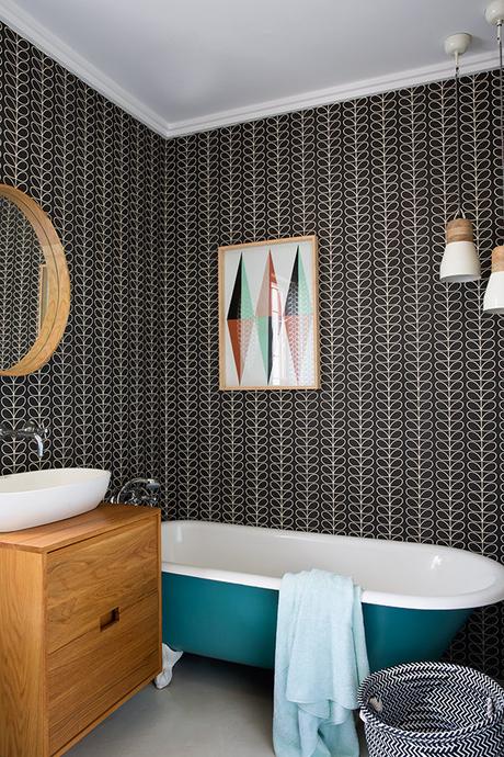 style rétro salle de bain papier peint noir - blog déco - clem around the corner