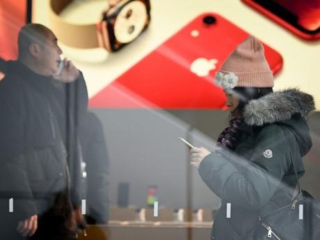 Face à Huawei, Apple s’allie au géant chinois Alibaba