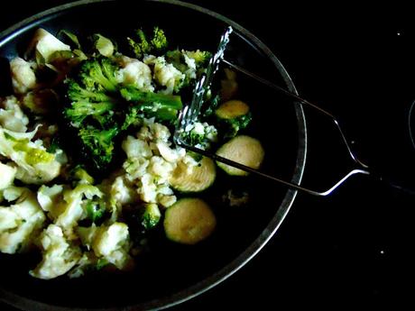 Bubble and squeak; purée de  brocoli, chou-fleur, courgettes, et choux de bruxelles