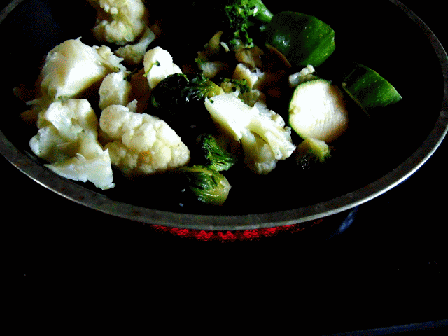 Bubble and squeak; purée de  brocoli, chou-fleur, courgettes, et choux de bruxelles
