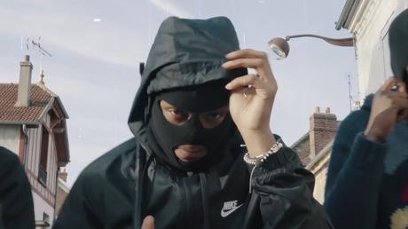 Junior Bvndo clippe le bouillant 