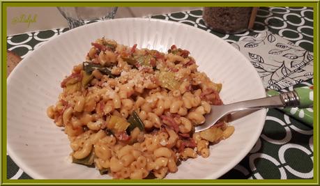 Coquillettes aux poireaux, et jambon râpé fumé au Cookéo Coquillettes aux poireaux, et jambon râpé fumé au Cookéo