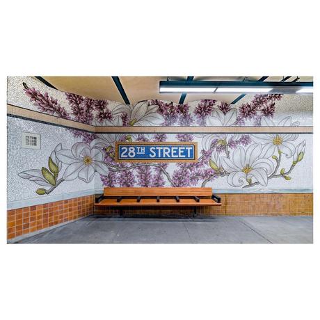 New York: elle recouvre une station de métro de mosaïques