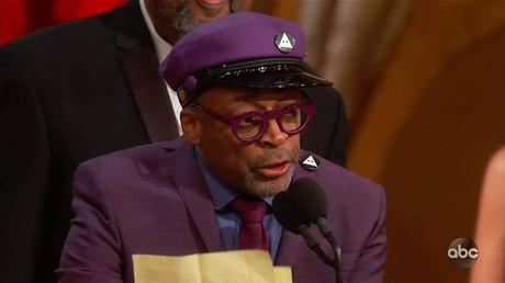 Entre Discriminateurs d'un Même Peuple (le sien)