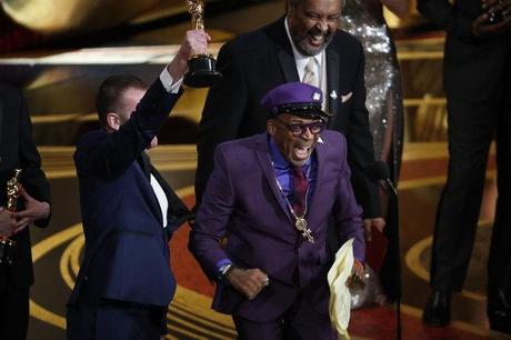 Entre Discriminateurs d'un Même Peuple (le sien)