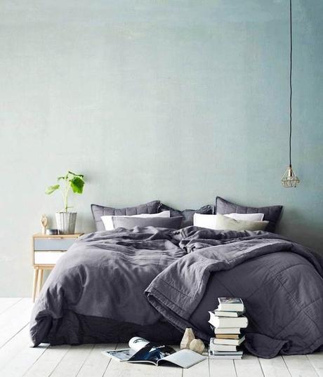 Comment adopter la décoration vert céladon décoration vert céladon chambre lit double gris vert lampe - blog déco - clem around the corner