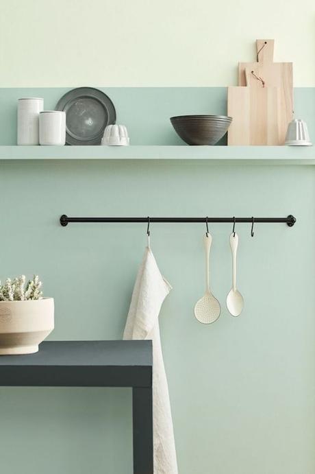 Comment adopter la décoration vert céladon décoration vert céladon cuisine vert pastel étagère olive - blog déco - clem around the corner