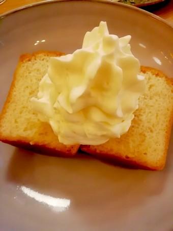 Baba au rhum, chantilly © Gourmets&co