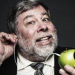 Wozniak With Earbuds 150x150 - Le co-fondateur d’Apple s’inquiète qu'il n'y ait pas d'iPhone pliables
