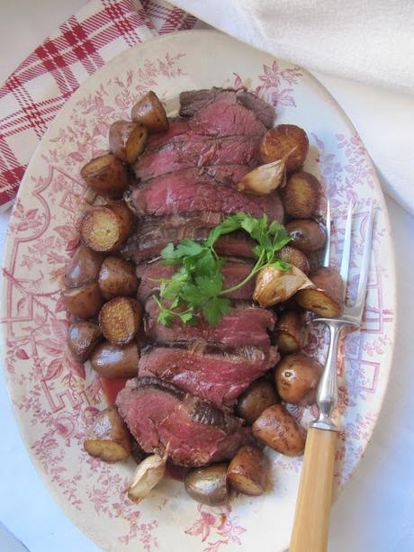 Rôti de boeuf, grenaille & ail en chemise Rôti de boeuf, grenaille & ail en chemise