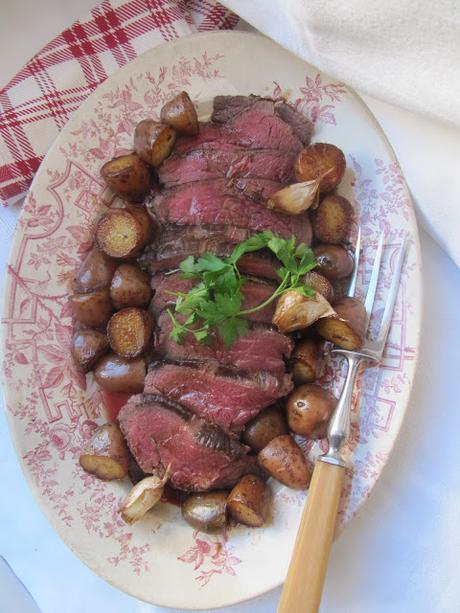 Rôti de boeuf, grenaille & ail en chemise Rôti de boeuf, grenaille & ail en chemise
