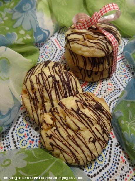 BISCUITS AU CHOCOLAT BLANC ET AU CITRON / WHITE CHOCOLATE LEMON COOKIES / GALLETAS CON CHOCOLATE BLANCO Y LIMÓN / بيسكوي بالشوكولاته البيضاء والليمون