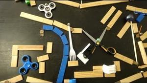 Rube Goldberg sur plan incliné